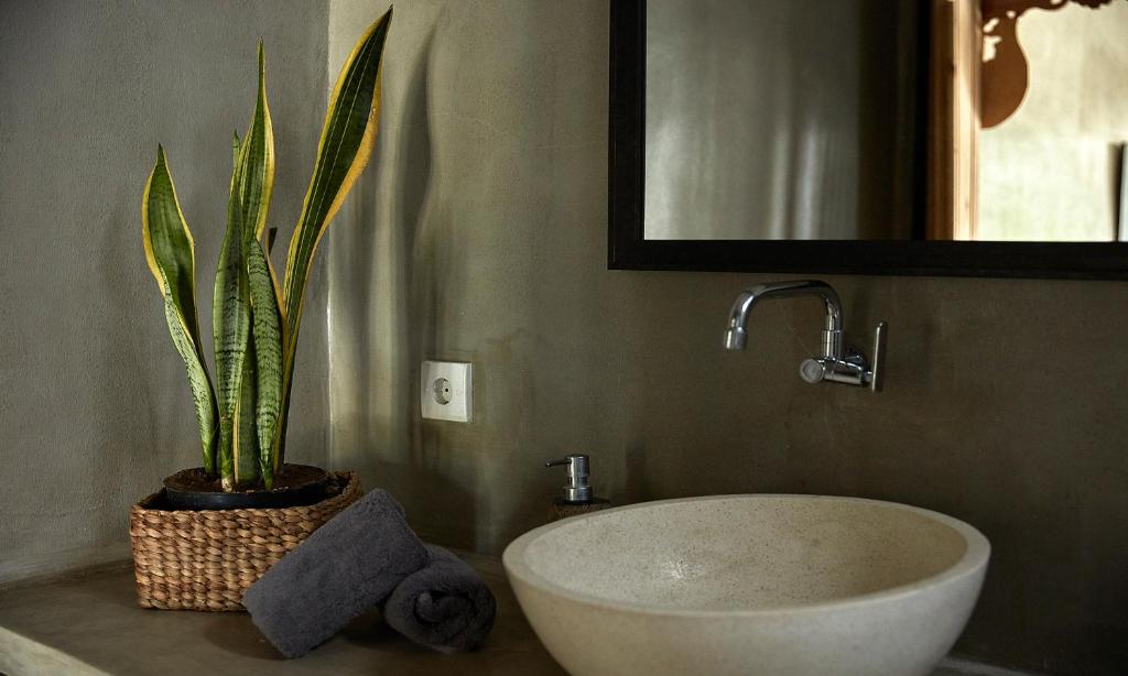 The Laut Bali- Design Villa Rice Field View Pool