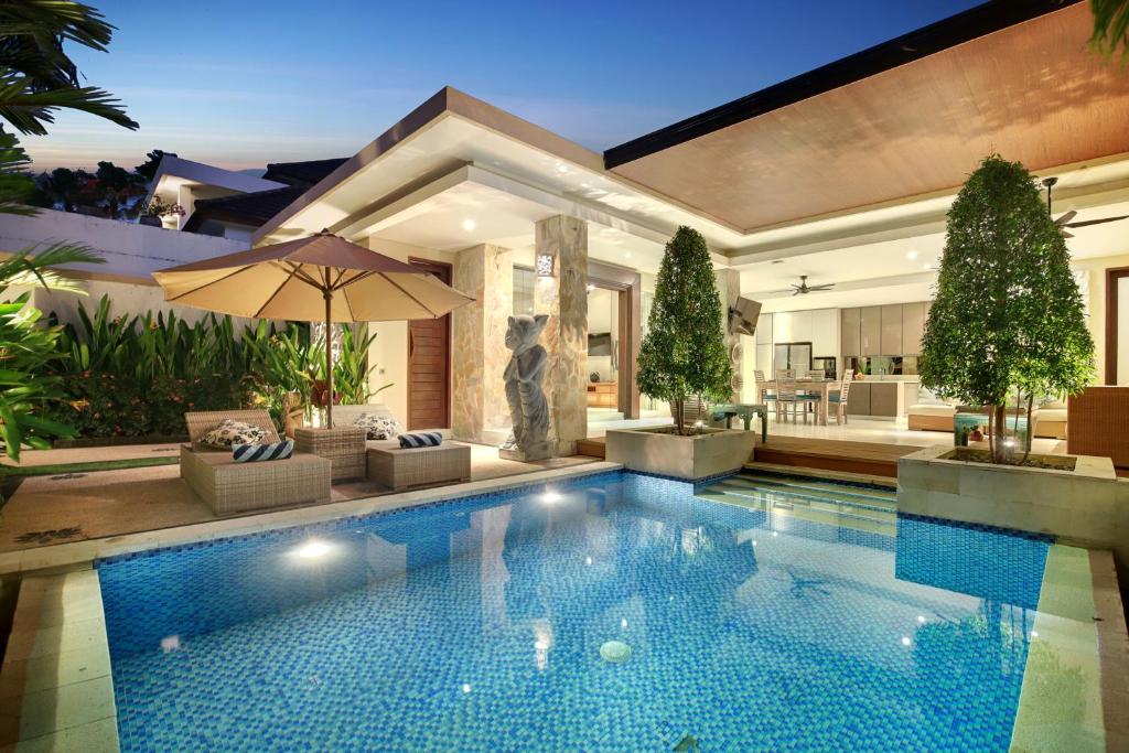 Villa J Deluxe Villa J Deluxe