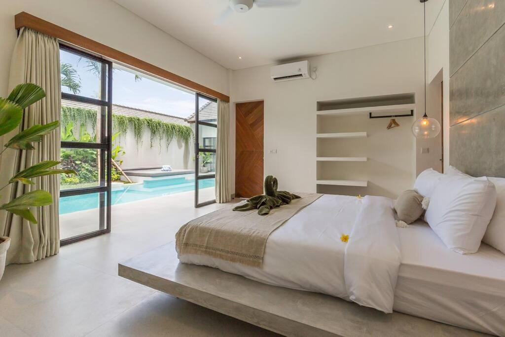 Modern Berawa villa in Canggu Modern Berawa villa in Canggu