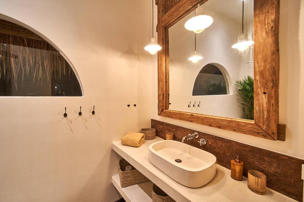 Gorgeous Mediterranean Style 2 Bed, Top Pick! Gorgeous Mediterranean Style 2 Bed, Top Pick!