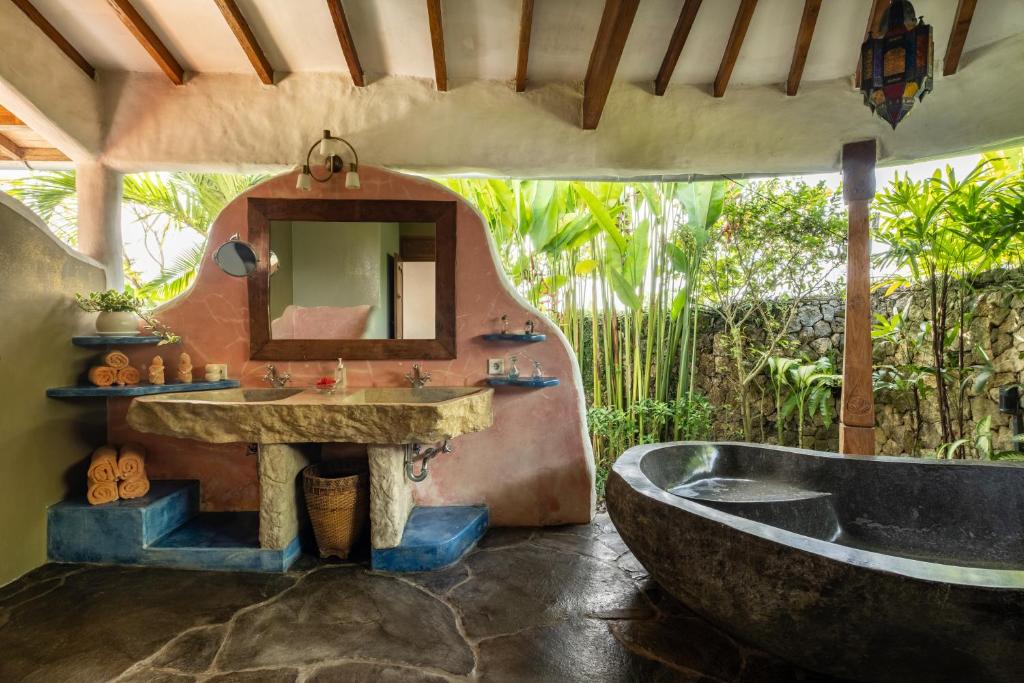 Casa Mila - 4 BR Luxury Family Villa 5 Min from Canggu Beach - Bali Casa Mila - 4 BR Luxury Family Villa 5 Min from Canggu Beach - Bali