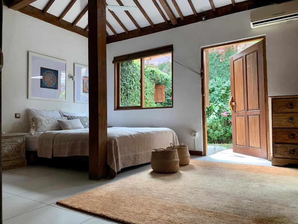 Quiet 3 BR-3 bathroom villa in heart of Canggu Quiet 3 BR-3 bathroom villa in heart of Canggu