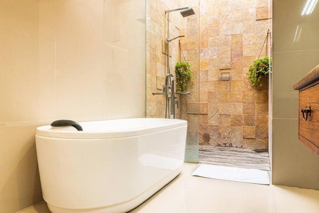 Cozy 2-bed villa with pool 5 mins to finns beach Cozy 2-bed villa with pool 5 mins to finns beach