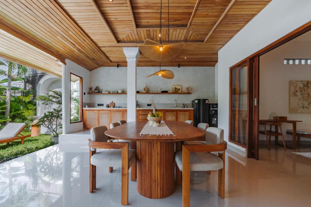 Villa Louna Maiya Canggu Villa Louna Maiya Canggu