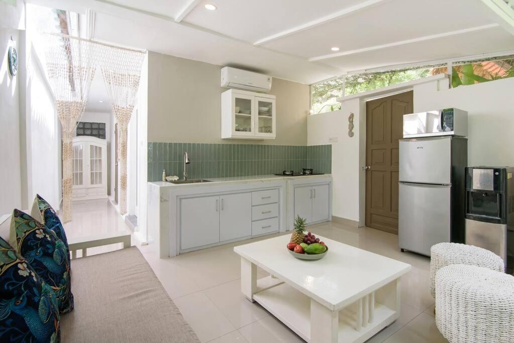 Private 1 bdrm apartmnt new renovated monthly deal Private 1 bdrm apartmnt new renovated monthly deal