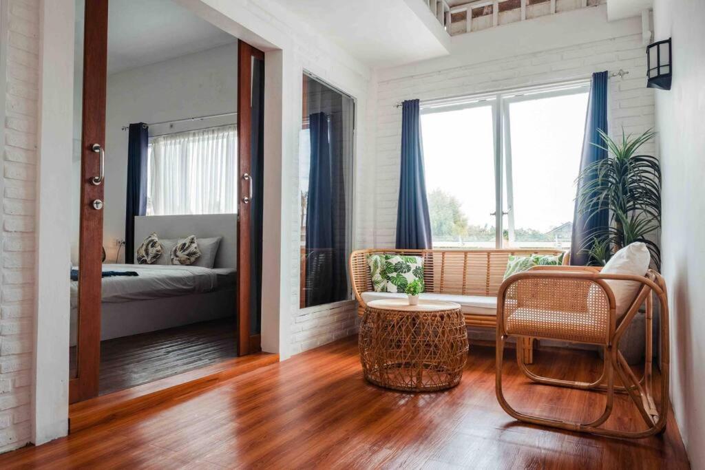 Cosy PRIVATE 3 BEDROOM vacation villa (5 mins to FINNS BEACH) Cosy PRIVATE 3 BEDROOM vacation villa (5 mins to FINNS BEACH)