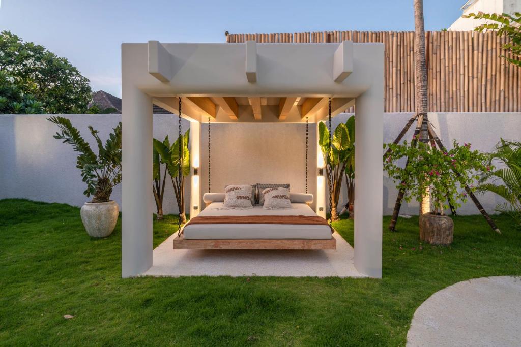 Berawa Breeze: Chic 4BR Beachside Oasis Berawa Breeze: Chic 4BR Beachside Oasis