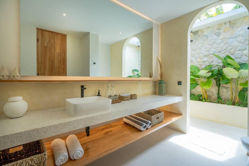 New 4 BDR Villa Mejan New 4 BDR Villa Mejan