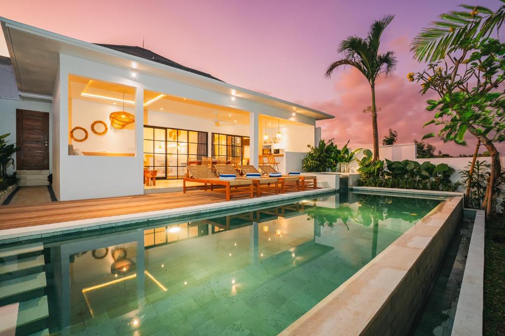 Villa L at Seseh 2 bedroom private luxury oasis next to the Beach Villa L at Seseh 2 bedroom private luxury oasis next to the Beach