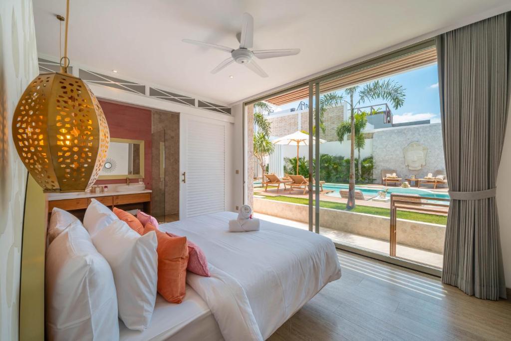 Villa Vida : Luxurious New Designer Villa Next to the Beach