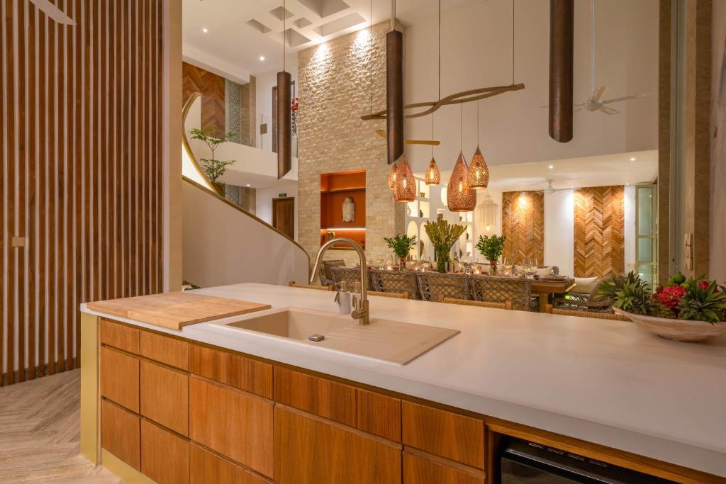 Villa Vida : Luxurious New Designer Villa Next to the Beach