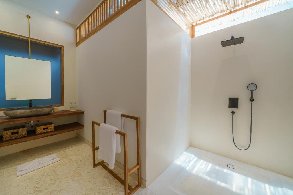 Casa Donilo - 4BR Designer Villa in Canggu Casa Donilo - 4BR Designer Villa in Canggu