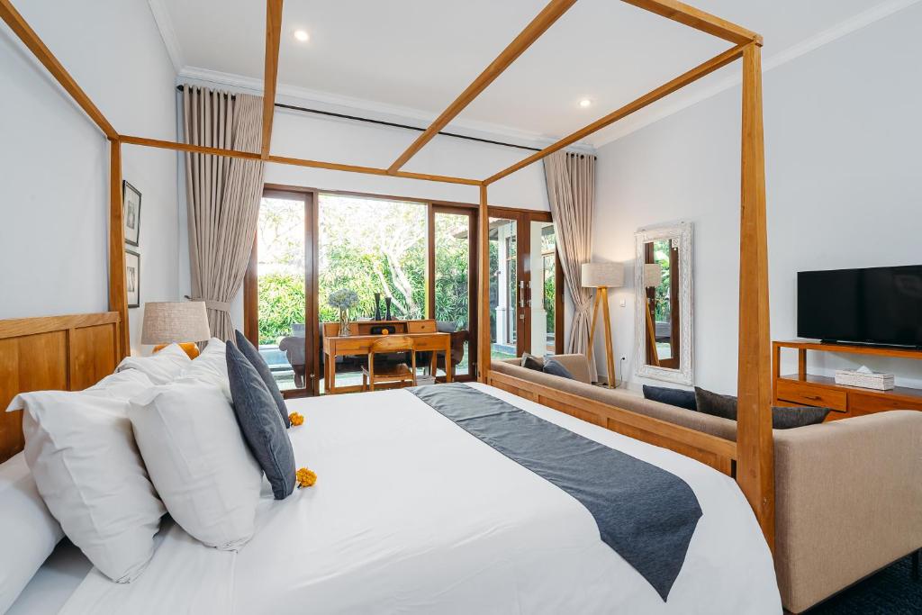 MAHAYANA VILLA - 7Min Beach Access - 10min to Canggu MAHAYANA VILLA - 7Min Beach Access - 10min to Canggu