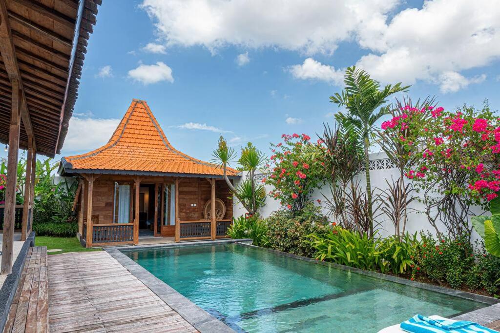 Berawa Canggu Stylish Joglo 3 BEDROOMS PRIVATE VILLA with private pool Berawa Canggu Stylish Joglo 3 BEDROOMS PRIVATE VILLA with private pool