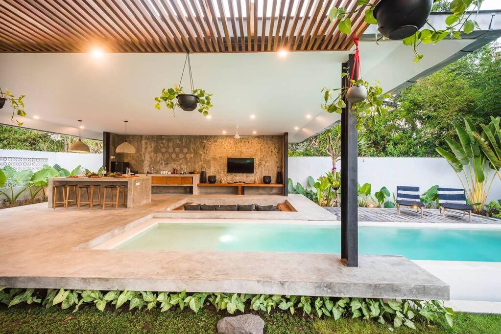 Modern Edgy Sophisticated Base, close to all - 2BR Villa Modern Edgy Sophisticated Base, close to all - 2BR Villa