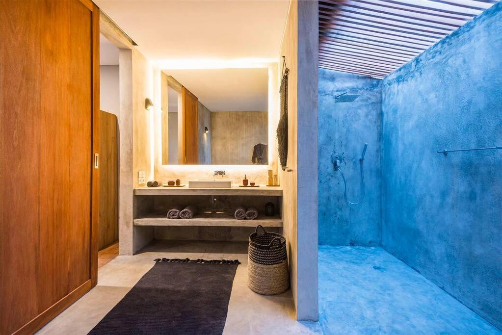 Modern Edgy Sophisticated Base, close to all - 2BR Villa Modern Edgy Sophisticated Base, close to all - 2BR Villa