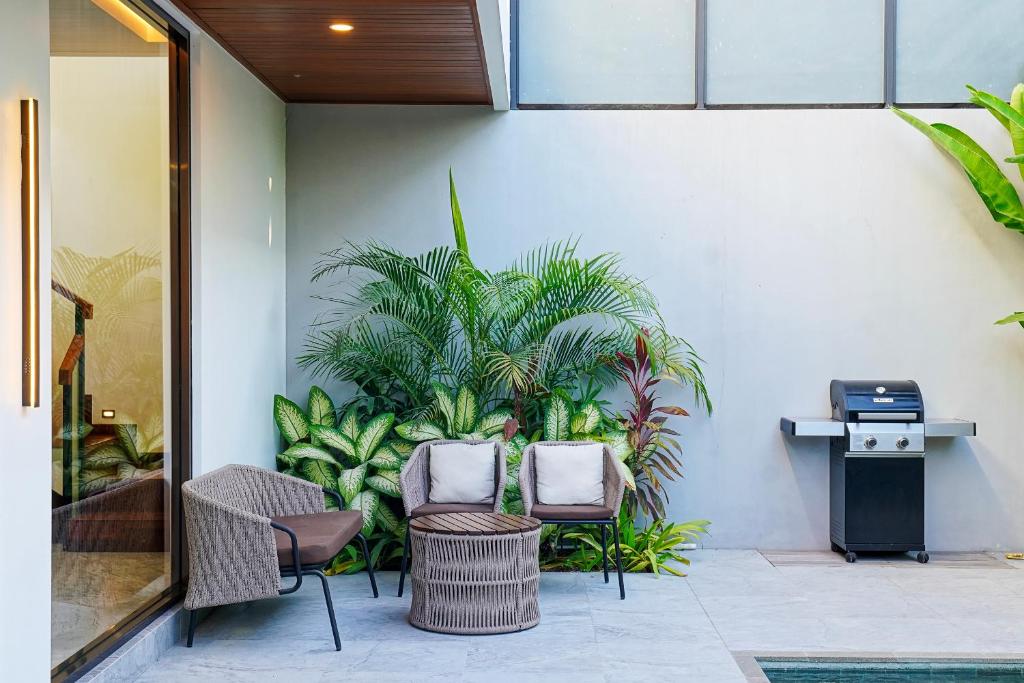 The Ocean Friends 2BR Villa Pool, Workspace & Jacuzzi in Perenenan The Ocean Friends 2BR Villa Pool, Workspace & Jacuzzi in Perenenan