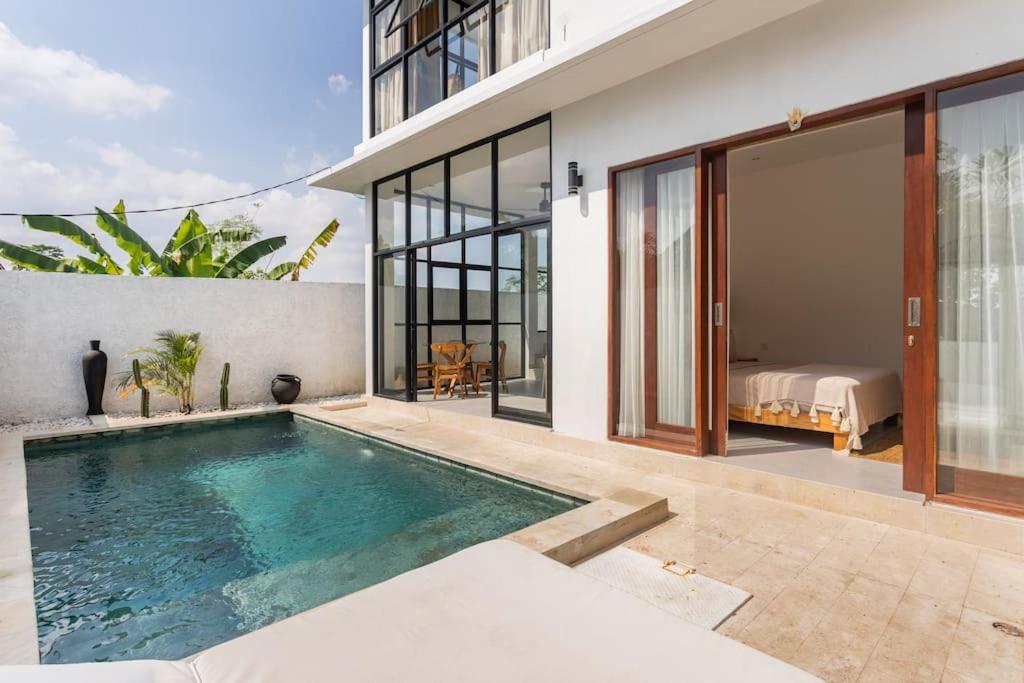 Blue Twin - Cosy 2 BDR central Villa w/Pool. Blue Twin - Cosy 2 BDR central Villa w/Pool.