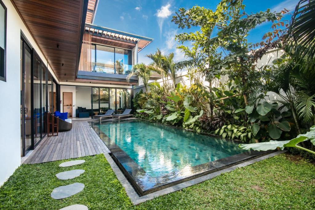 Modern 5BR Villa Walk to the Beach, Canggu Modern 5BR Villa Walk to the Beach, Canggu