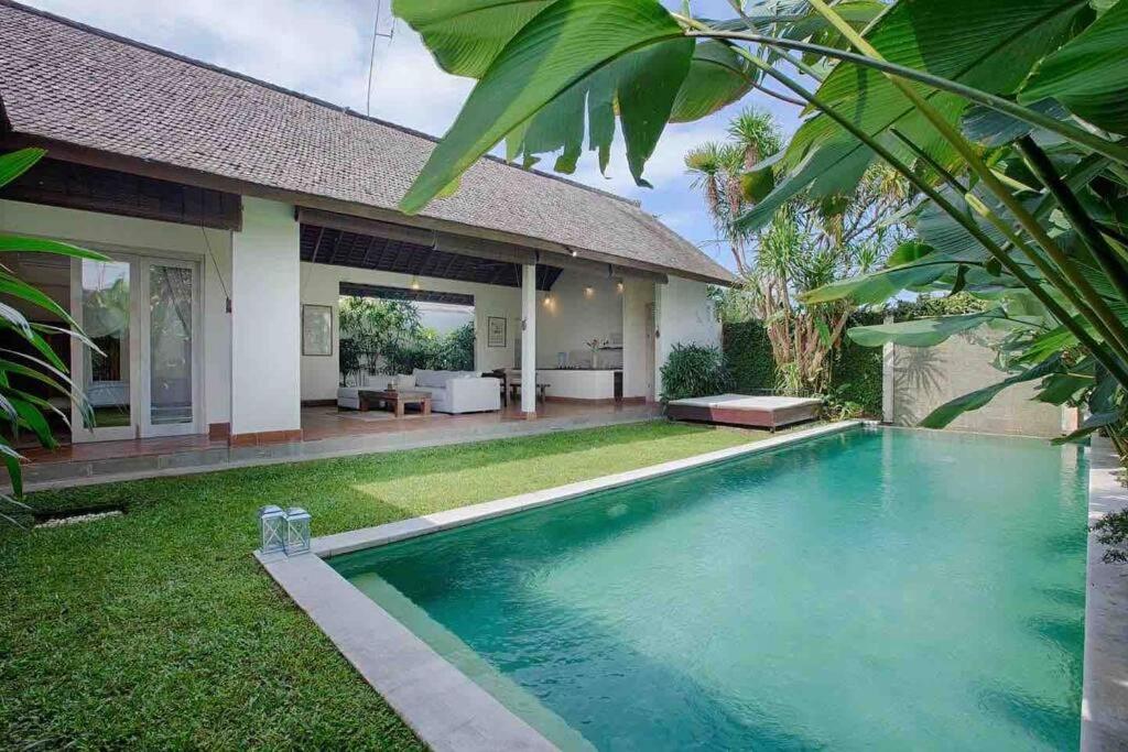 Villa Tilu-spacious and serene 3 bedroom villa in Canggu Villa Tilu-spacious and serene 3 bedroom villa in Canggu