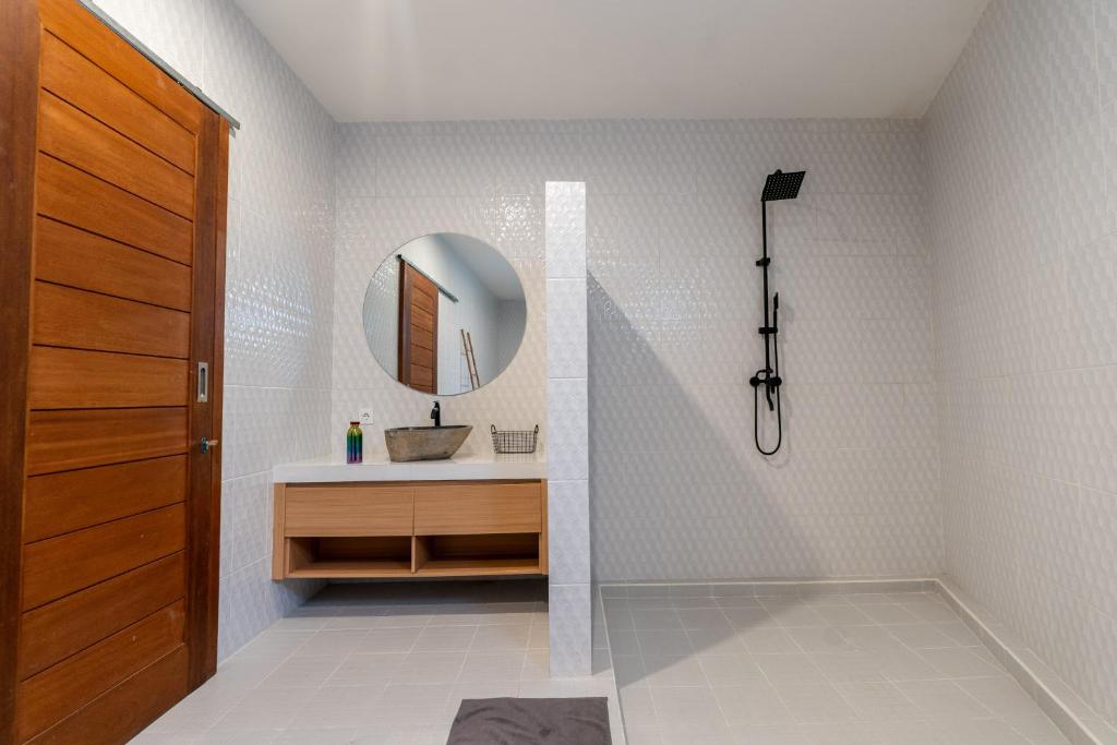Catur 4BR Villa and Guest House - By Bali Lyfe Venture Catur 4BR Villa and Guest House - By Bali Lyfe Venture