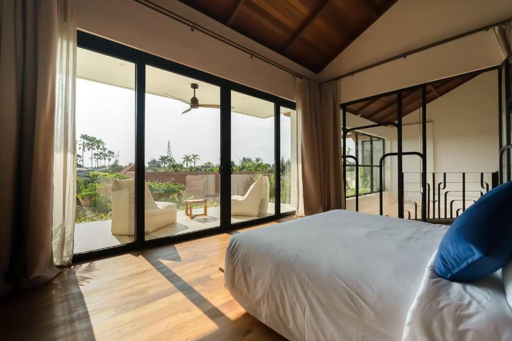 Luxurious 5 Bd Villa In Seminyak - Art Deco Style Luxurious 5 Bd Villa In Seminyak - Art Deco Style