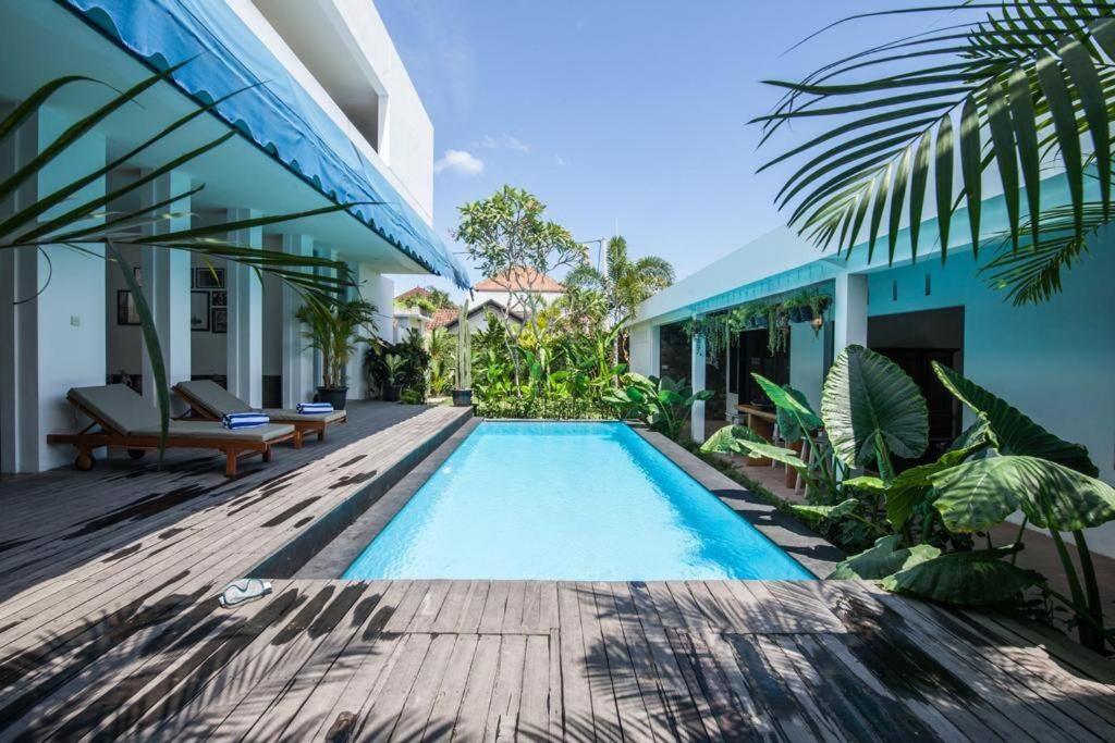 Deluxe Tropical 6 BR Villa Near Beach Deluxe Tropical 6 BR Villa Near Beach