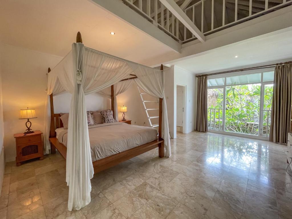 Beach House Canggu - 150m Berawa beach