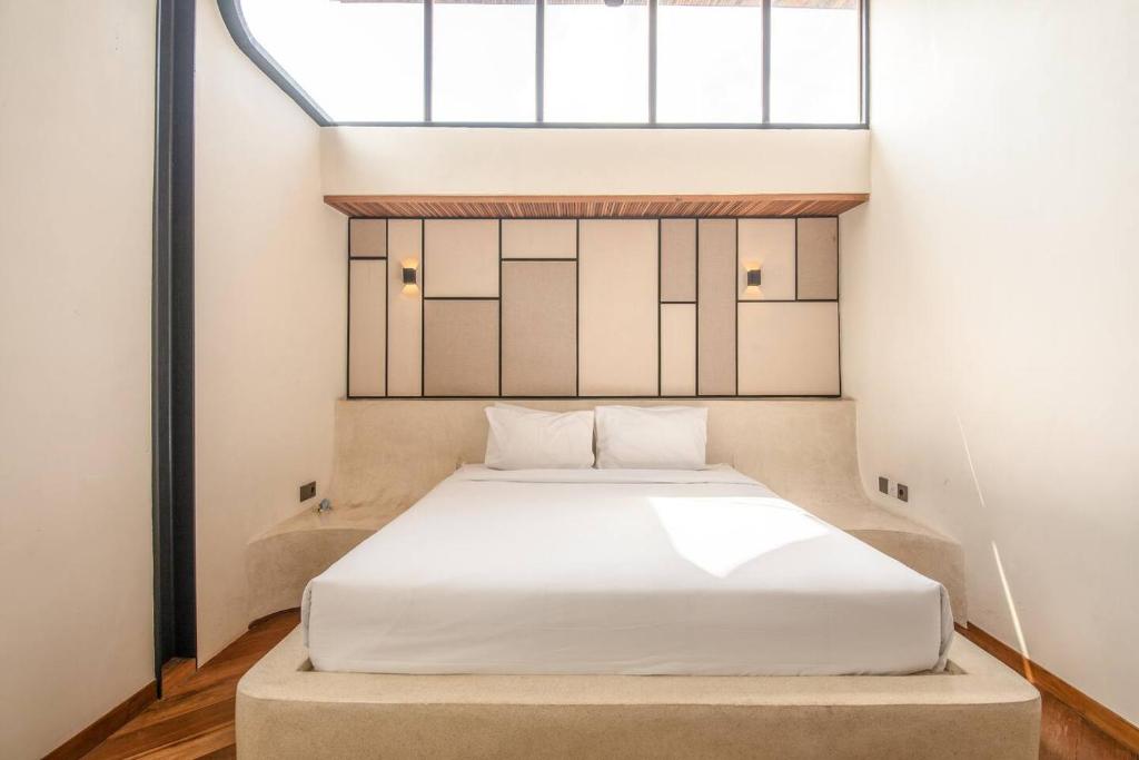 Opulent 1-BR Loft with Art Deco Shared Pool Opulent 1-BR Loft with Art Deco Shared Pool