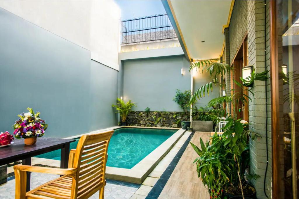 Canggu Ocean House/Violet. By walk to the beach!