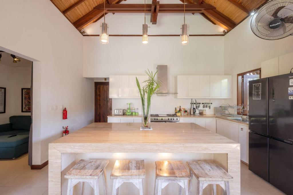Elsies Villa - With Cook, Butler, Private Gym and Pool Table