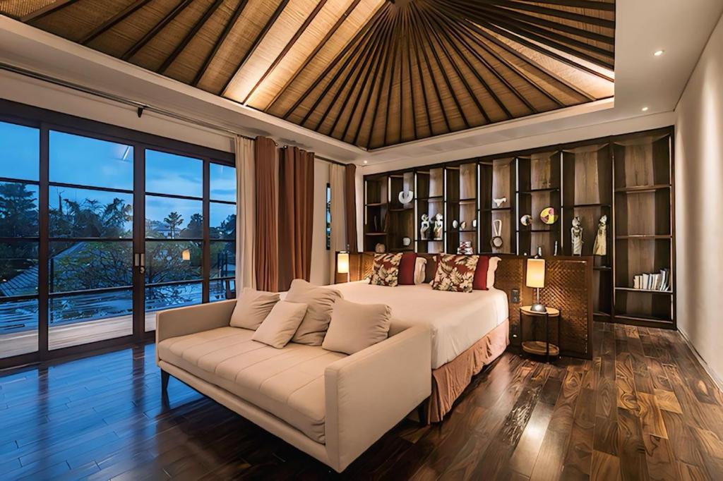 Grand Villa Puri Padi - prime Canggu beach location, 25x5 infinity Pool! Grand Villa Puri Padi - prime Canggu beach location, 25x5 infinity Pool!