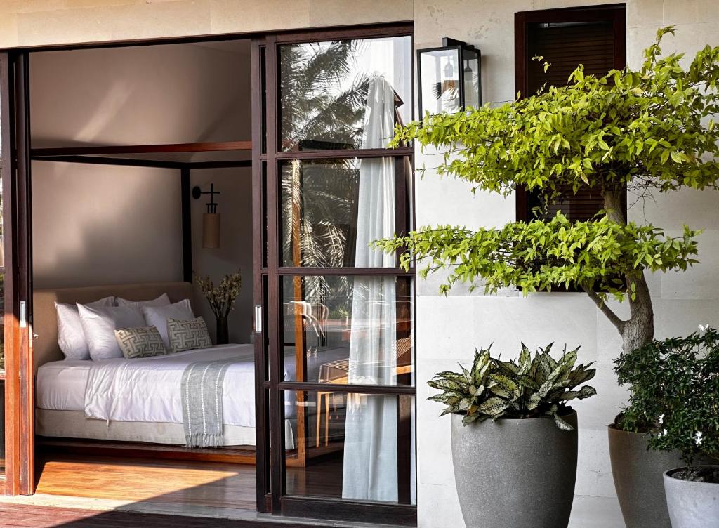 Grand Villa Puri Padi - prime Canggu beach location, 25x5 infinity Pool! Grand Villa Puri Padi - prime Canggu beach location, 25x5 infinity Pool!