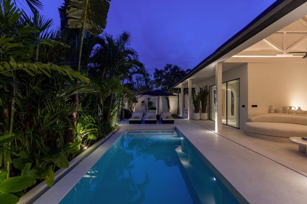 Luxury Minimalist Villa in Umalas Private Pool Luxury Minimalist Villa in Umalas Private Pool