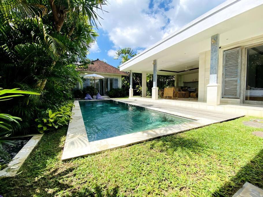 Villa Biru - 500m Batubelig beach Villa Biru - 500m Batubelig beach