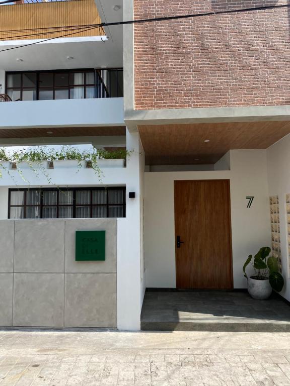 Casa di Elle, your finest BERAWA hideaway, BRAND NEW Rooftop villa, near FINNS Beach Club Casa di Elle, your finest BERAWA hideaway, BRAND NEW Rooftop villa, near FINNS Beach Club