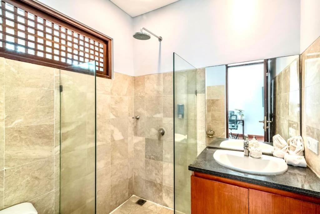 Lovely 5BR-Villa by Rock-STR at the heart of Canggu just 5min walk to the beach