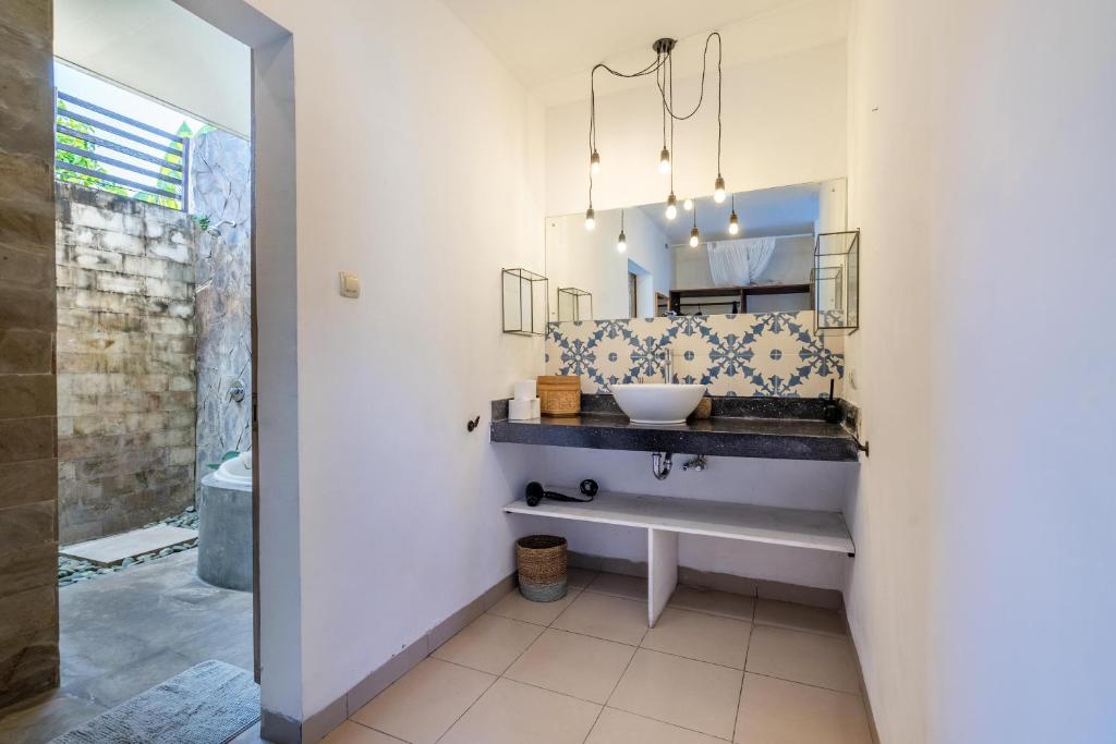 Private suite in Balinese pool villa near Echo Beach! Private suite in Balinese pool villa near Echo Beach!