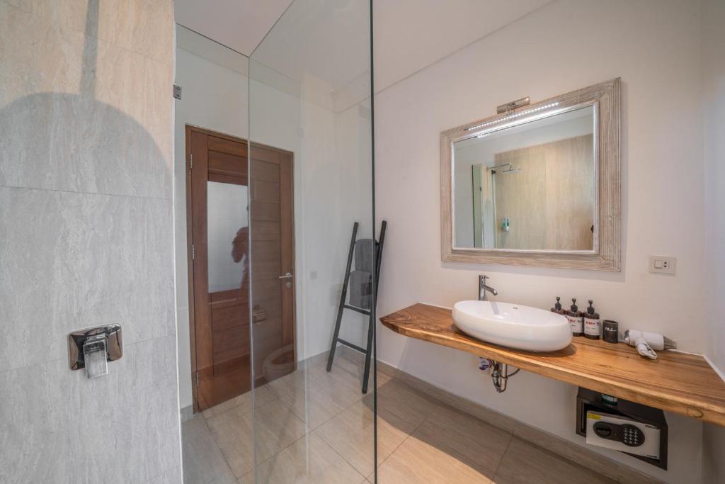 Villa Anna - Stylish 3BR Brand New Villa in Canggu