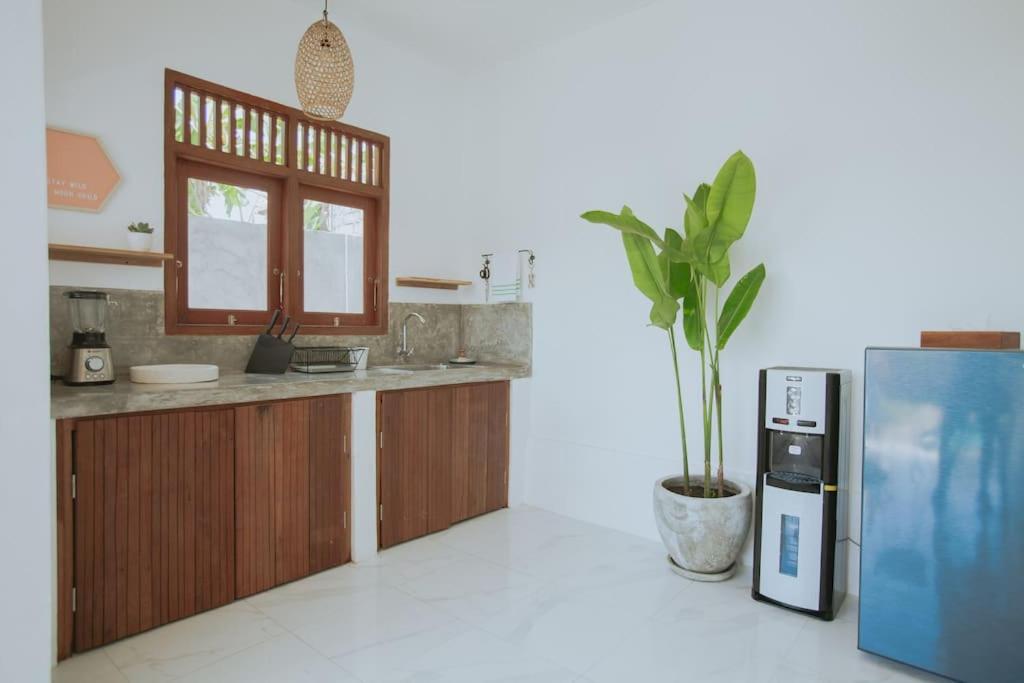 Barefoot- 5BR villa in central Canggu Barefoot- 5BR villa in central Canggu