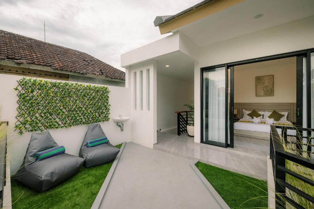 NEW! Villa Frost, Berawa - 3 Bedroom Pool Villa near Finns! NEW! Villa Frost, Berawa - 3 Bedroom Pool Villa near Finns!