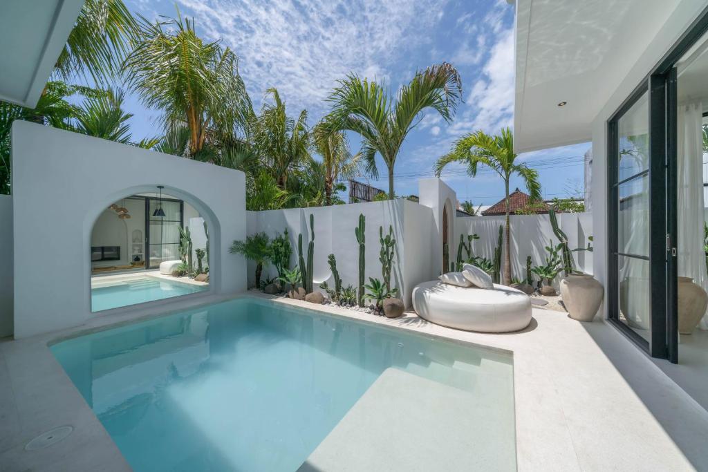 Villa Golden Canggu - Modern Chic 2BR Villa Near Finns Recreation Club Villa Golden Canggu - Modern Chic 2BR Villa Near Finns Recreation Club