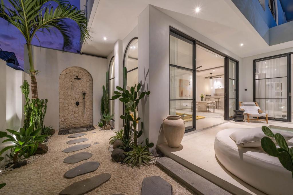 Villa Golden Canggu - Modern Chic 2BR Villa Near Finns Recreation Club Villa Golden Canggu - Modern Chic 2BR Villa Near Finns Recreation Club