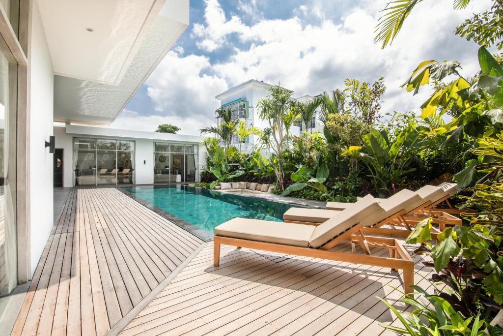 Modern 4 BR villa heart of Canggu 800m to beach