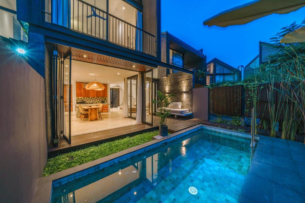 Villa RIZR: Industrial 3BR villa nearby Berawa Beach Villa RIZR: Industrial 3BR villa nearby Berawa Beach