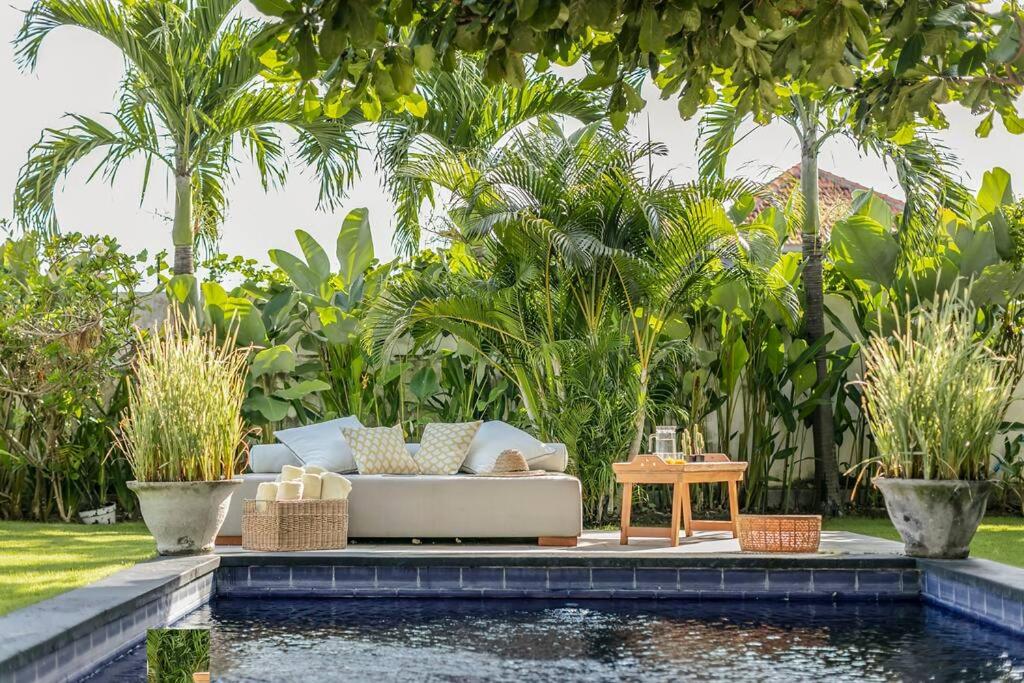 Bintang Biru Chillout Villa & Ricefield Views Bintang Biru Chillout Villa & Ricefield Views
