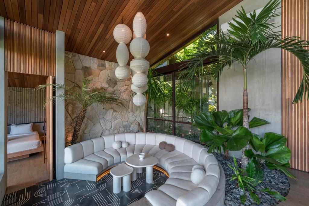 Cala Galeo - Iconic 4BR Designer Villa in Pererenan