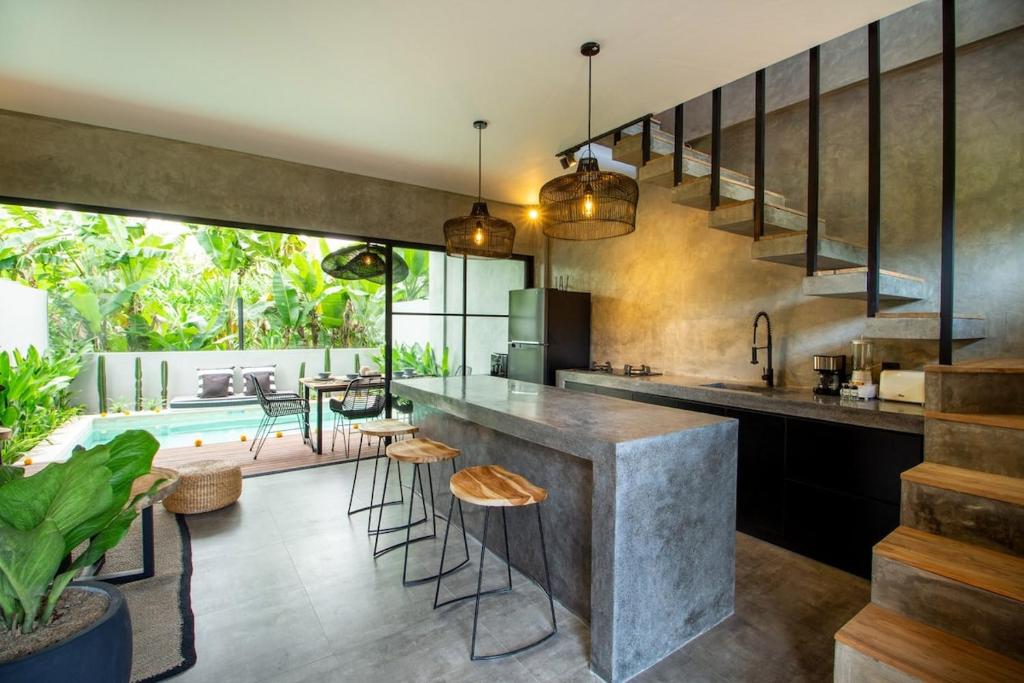 Canggu Private Townhouse with Private Pool, Tropical Industrial Style Canggu Private Townhouse with Private Pool, Tropical Industrial Style