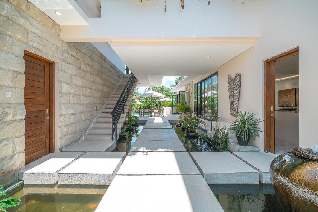 Luxury Beach Villa - A Massive Sea Views 5BR Villa Close to The Beach Luxury Beach Villa - A Massive Sea Views 5BR Villa Close to The Beach