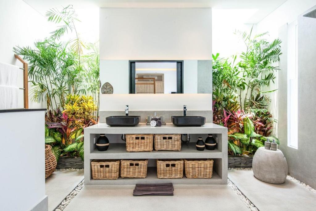 Modern 4 BR Villa 400m to the Beach in Canggu Modern 4 BR Villa 400m to the Beach in Canggu